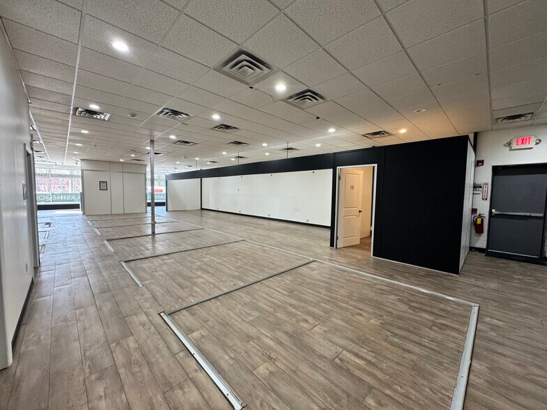 More Photos Of 1622 Route 9, Wappingers Falls Storefront Retail Office For Lease