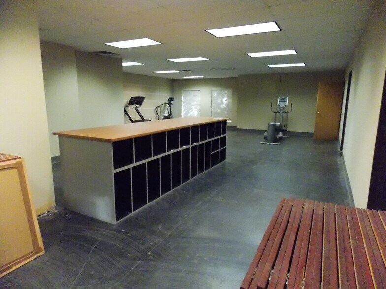 More Photos Of 6120 Aldwick Dr, Garland Warehouse For Lease