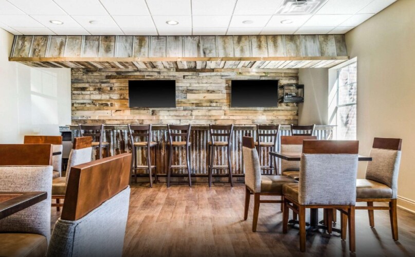 More Photos Of 700 Main St, Hackberry Hotel For Sale