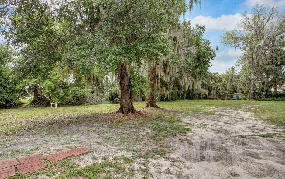 More Photos Of 211 S US Highway 17, East Palatka Apartments For Sale