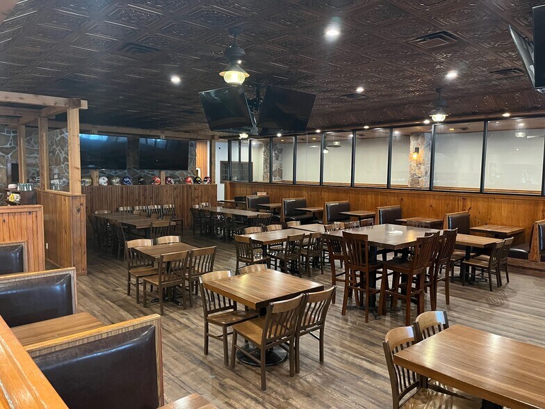 More Photos Of 2280 Shepherd of the Hills Expy, Branson Restaurant For Lease