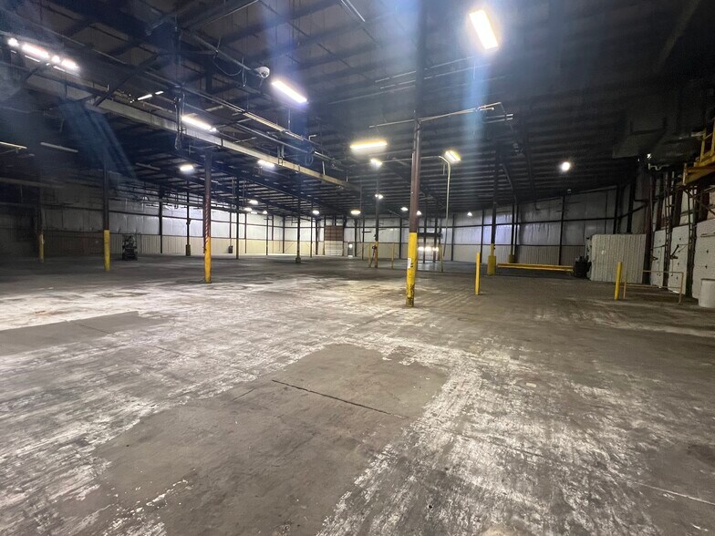 More Photos Of 725 N Locust St, Ottawa Manufacturing For Lease
