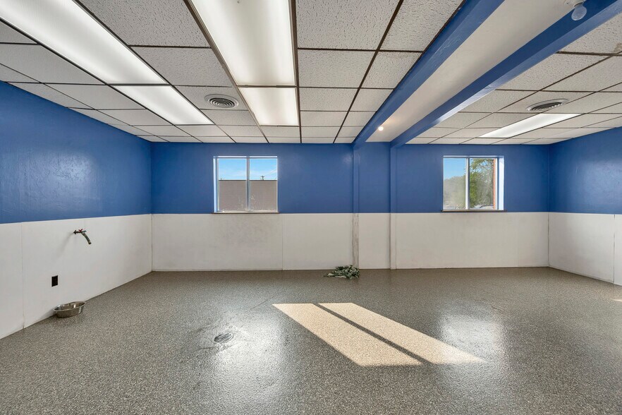 More Photos Of 1279 E Mason St, Green Bay Storefront For Sale