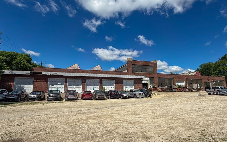 More Photos Of 2844 S 29th St, Milwaukee Warehouse For Sale