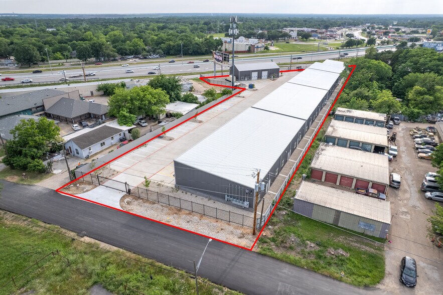 More Photos Of 8140 C F Hawn fwy, Dallas Light Distribution For Lease