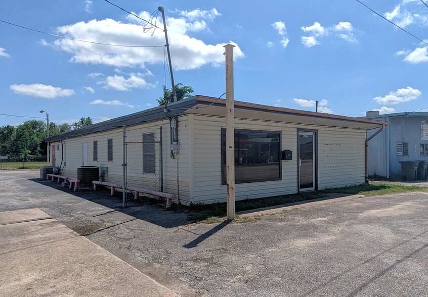 Primary Photo Of 5425 College St, Beaumont Office For Lease