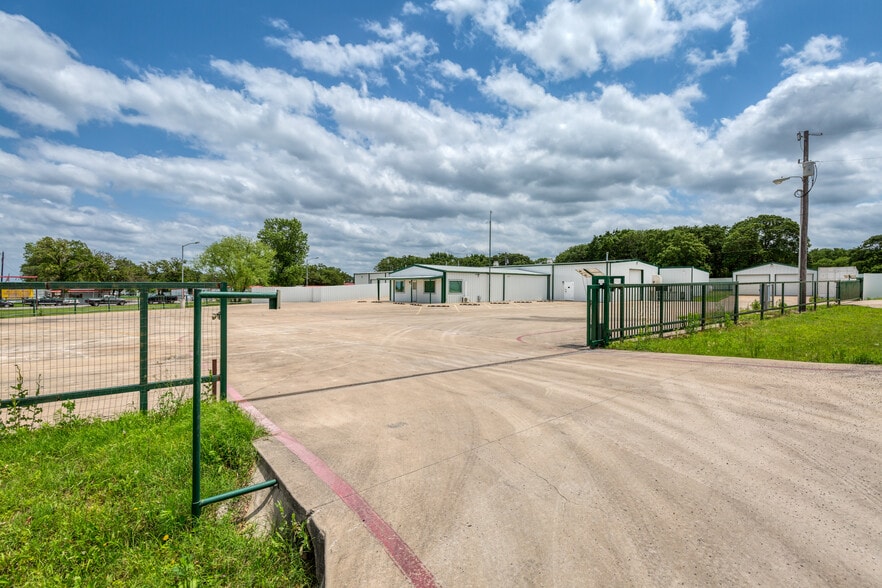 More Photos Of 3100 E Highway 199, Springtown Warehouse For Lease