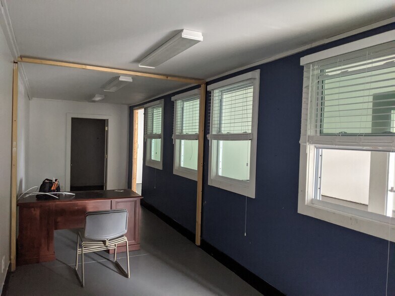 More Photos Of 3081 SE Dominica Ter, Stuart Manufacturing For Lease