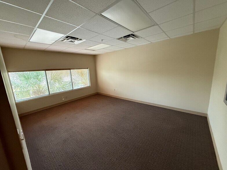 More Photos Of 6457 Hazeltine National Dr, Orlando Warehouse For Lease