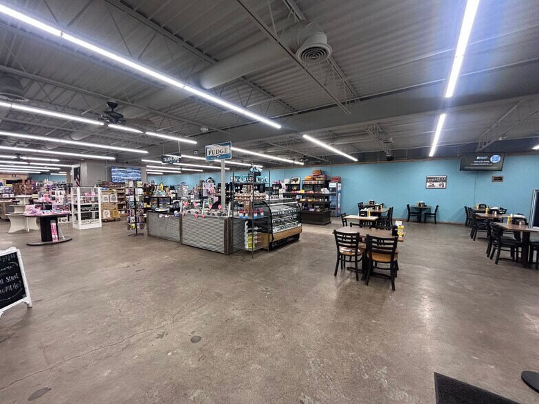 More Photos Of 615 N Main St, Mitchell General Retail For Sale