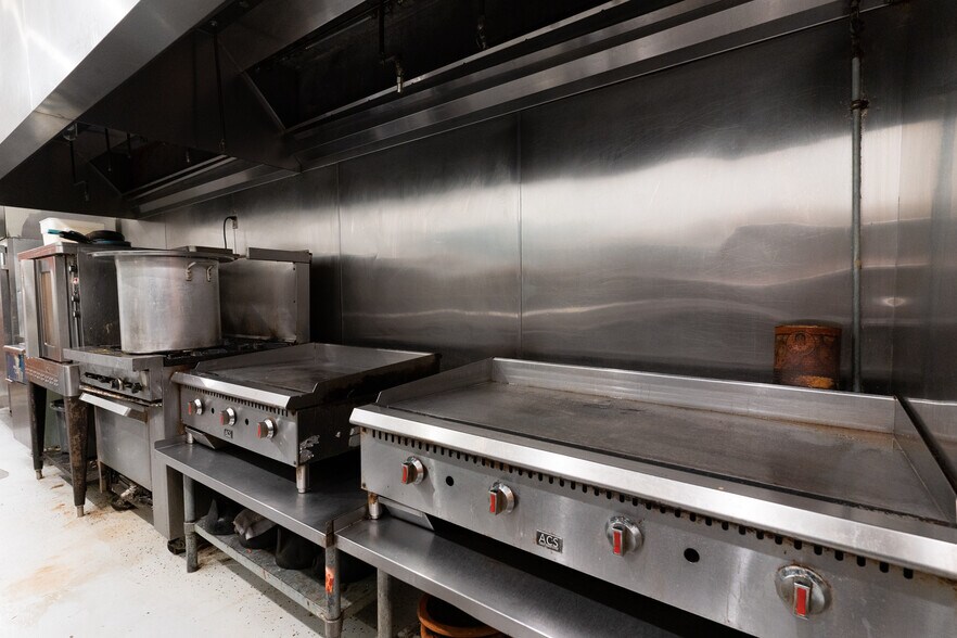 More Photos Of 1401 S Morley St, Moberly Restaurant For Sale