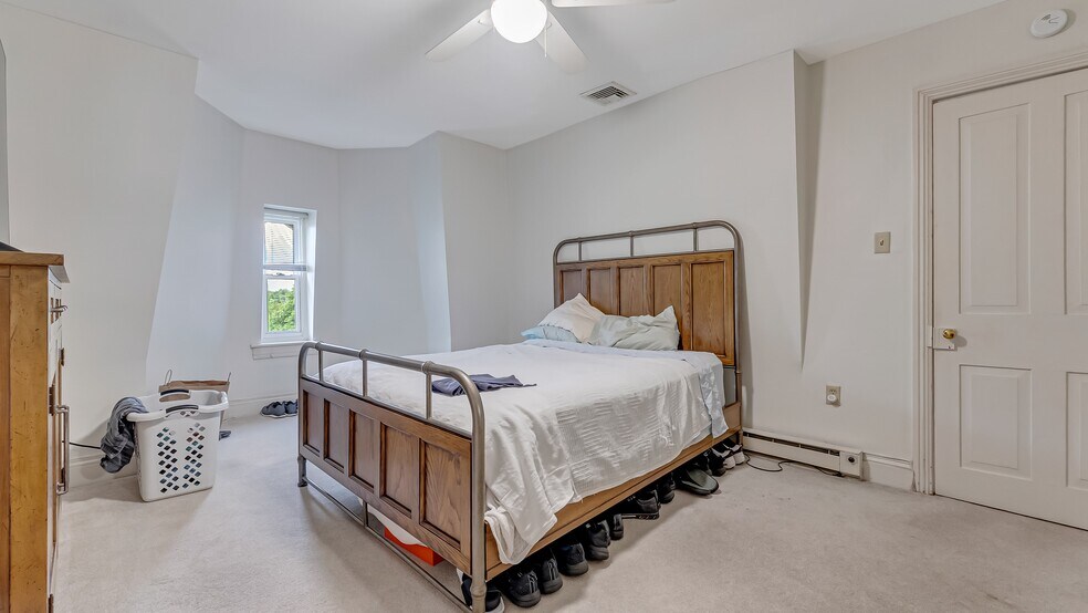 More Photos Of 207 W Broad St, Bethlehem Office For Sale