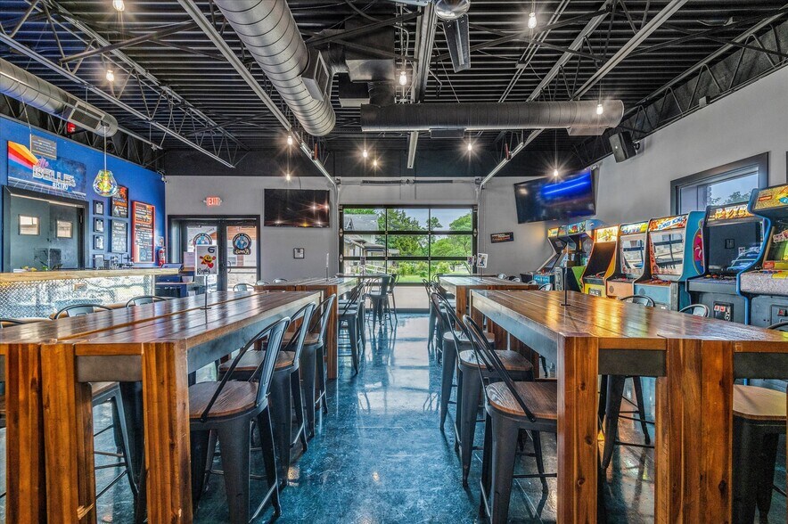 More Photos Of 622 SE Frank Phillips Blvd, Bartlesville Restaurant For Sale