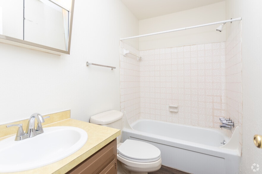 More Photos Of 5311 N Detroit Ave, Toledo Apartments For Sale