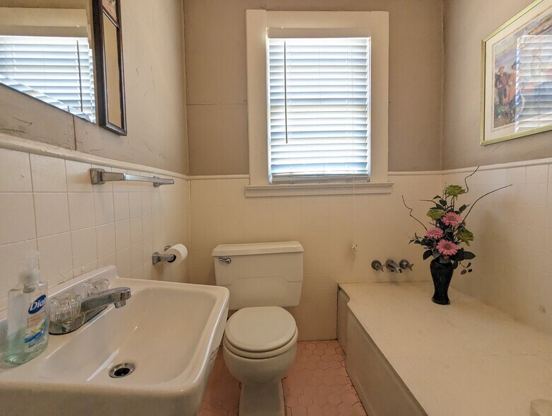 More Photos Of 2671 Broadway, Beaumont Freestanding For Sale