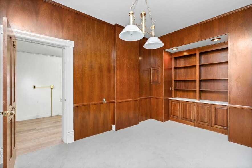 More Photos Of 2103 Evans Ave, Cheyenne Office For Lease