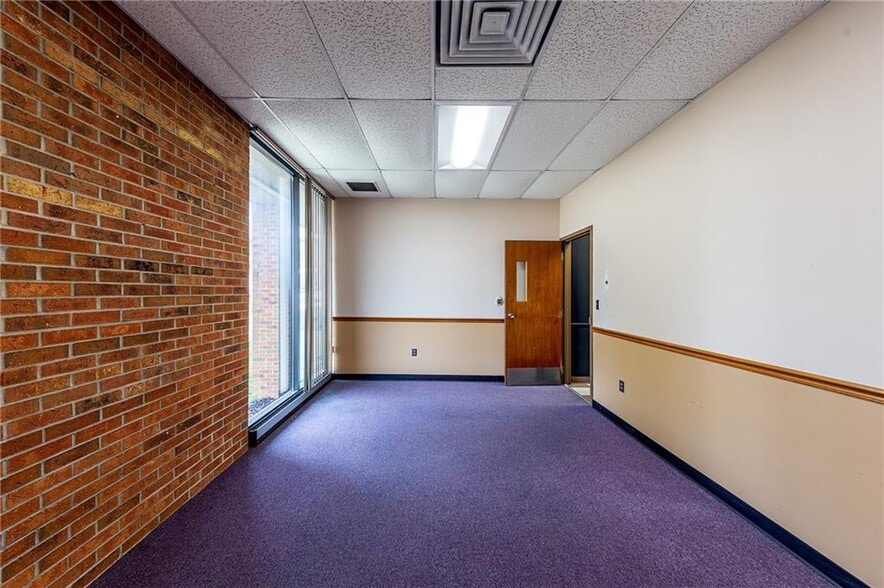 More Photos Of 315 S 6th St, Saint Joseph Sports And Entertainment For Lease