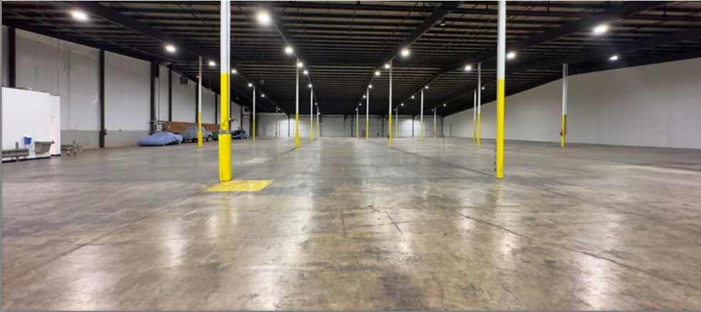 More Photos Of 11029 Kenwood Rd, Blue Ash Distribution For Lease