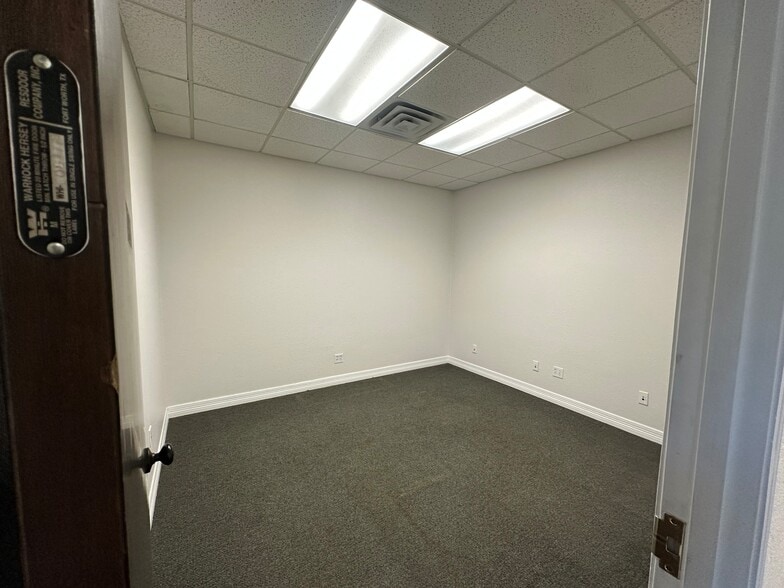 More Photos Of 320 Purcey St, Fort Worth Office For Sale