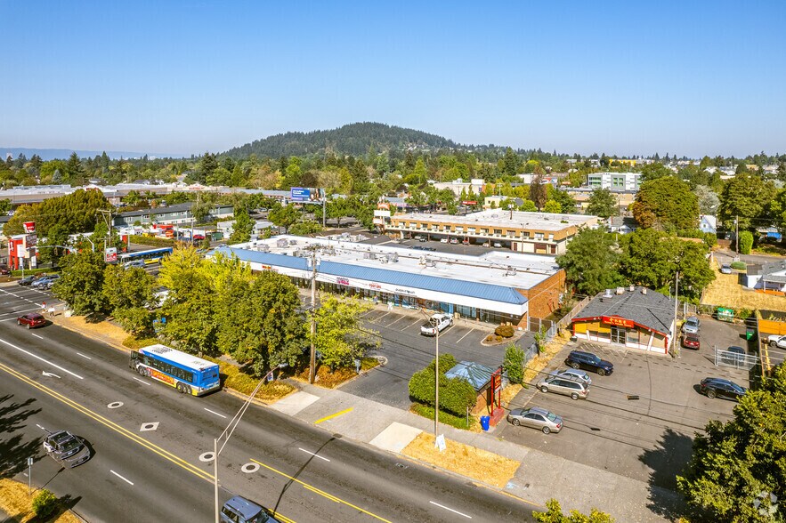 More Photos Of 8201 SE Powell Blvd, Portland Unknown For Lease