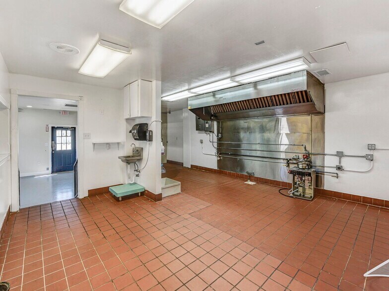 More Photos Of 5128 S 1900 W, Roy Restaurant For Sale