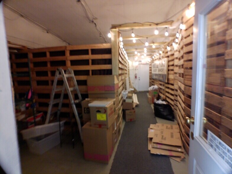 More Photos Of 106 S Anderson St, Elwood Storefront Retail Office For Lease