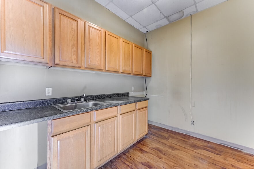 More Photos Of 9802 Whithorn Dr, Houston Office For Sale