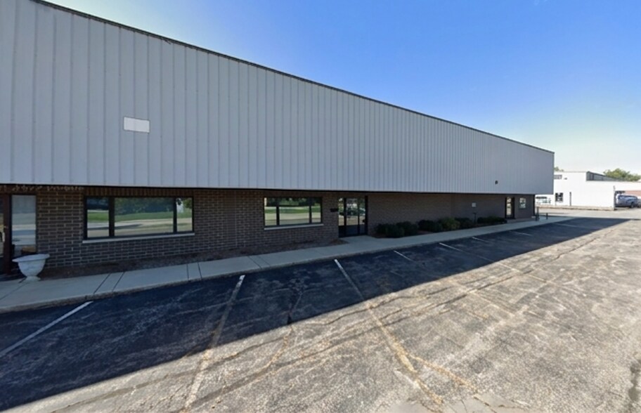 Primary Photo Of 630-634 Schneider Dr, South Elgin Warehouse For Sale
