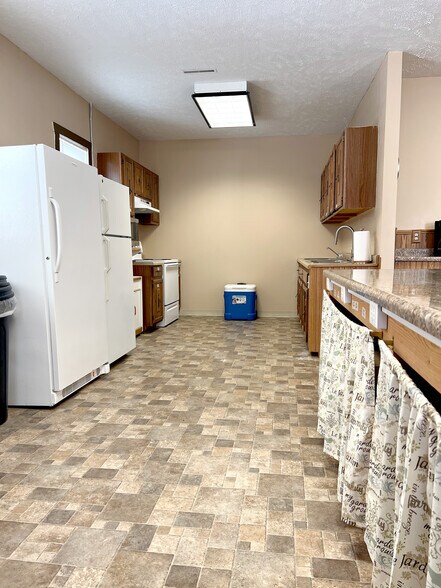 More Photos Of 418 S 14th St, Wymore General Retail For Sale