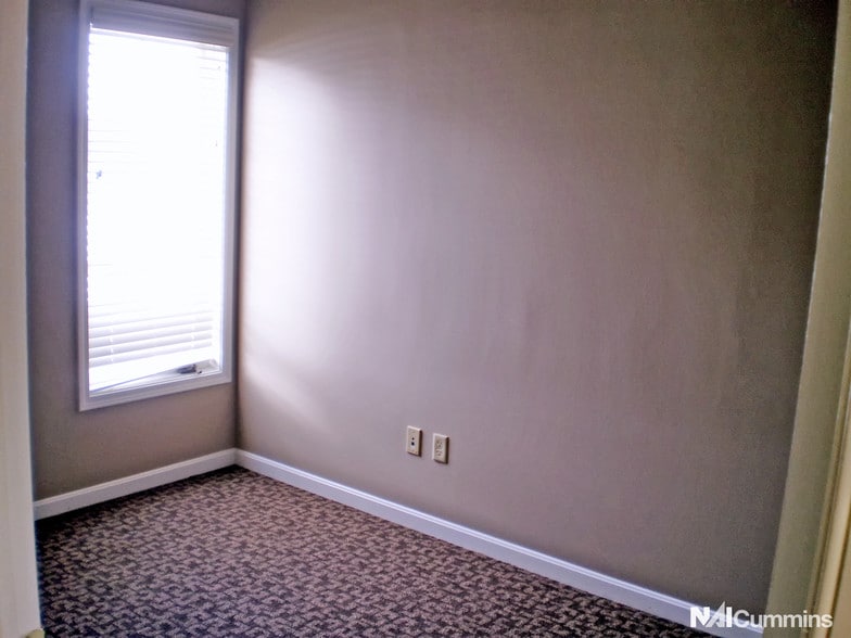 More Photos Of 10 Northwest Ave, Tallmadge Office For Sale