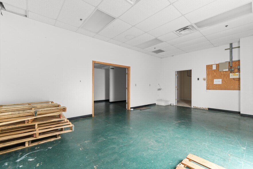 More Photos Of 480 Nelson Blvd, Kingstree Department Store For Sale