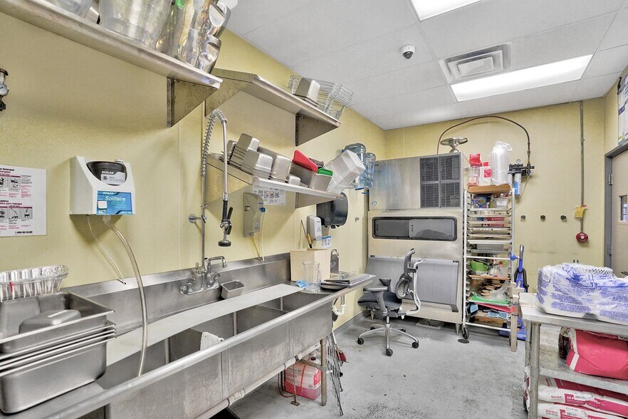 More Photos Of 835-841 NE 3rd Ave, Fort Lauderdale Bar For Sale