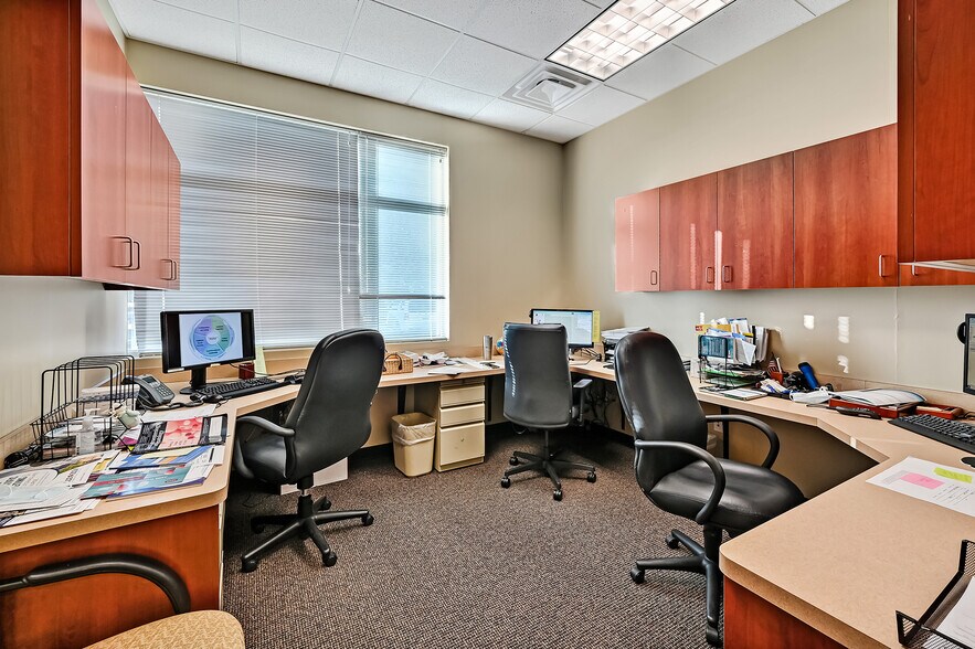 More Photos Of 1256 Waterford Dr, Aurora Medical For Sale