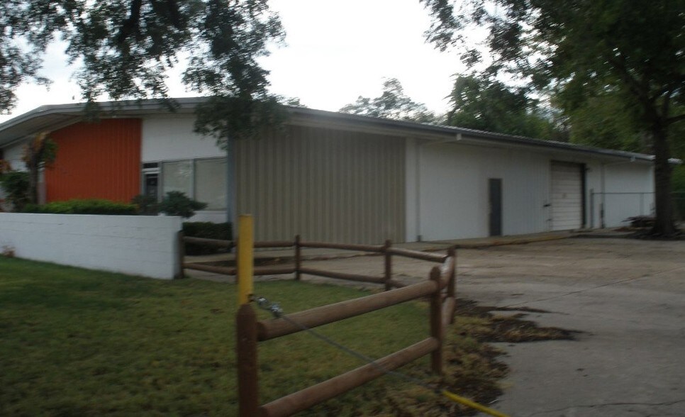 Primary Photo Of 1320 E 58th St, Tulsa Flex For Lease