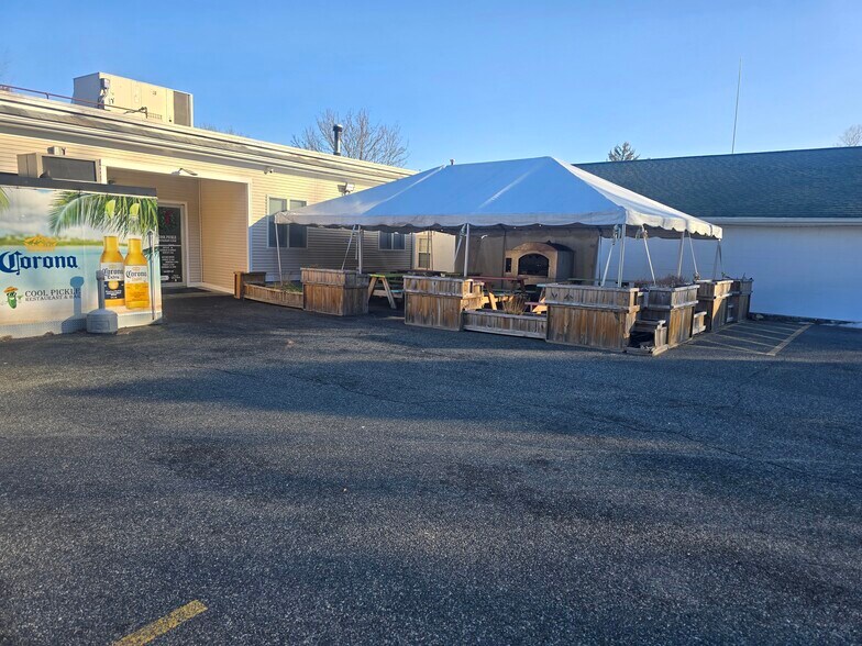 More Photos Of 48 School St, Lincoln Restaurant For Sale