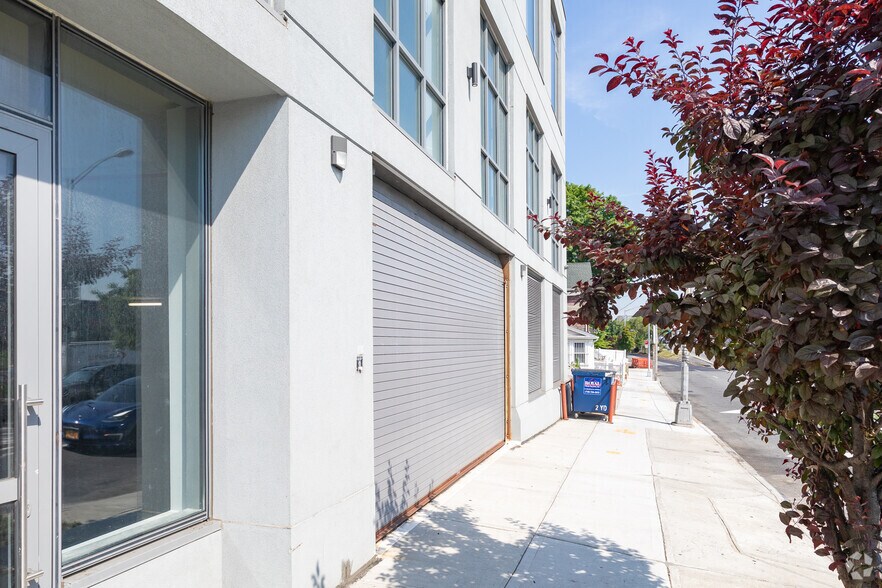 More Photos Of 136-21 Hillside Ave, Richmond Hill Medical For Lease