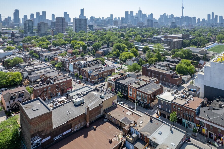 More Photos Of 563 Bloor St W, Toronto Storefront Retail Office For Lease