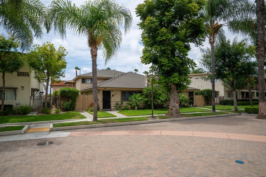 More Photos Of , Anaheim Multifamily For Sale