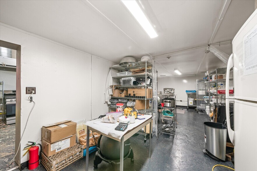More Photos Of 142 West Ave, Crossville Medical For Sale