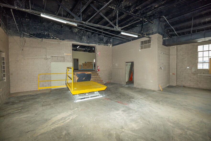 More Photos Of 1016-1020 N 10th St, Kansas City Light Distribution For Sale