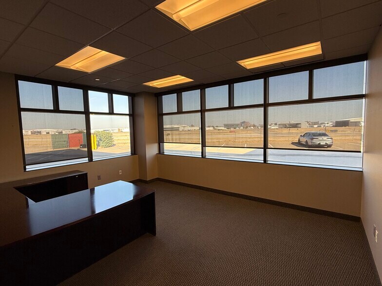 More Photos Of 15900 Dooley Rd, Addison Office For Lease