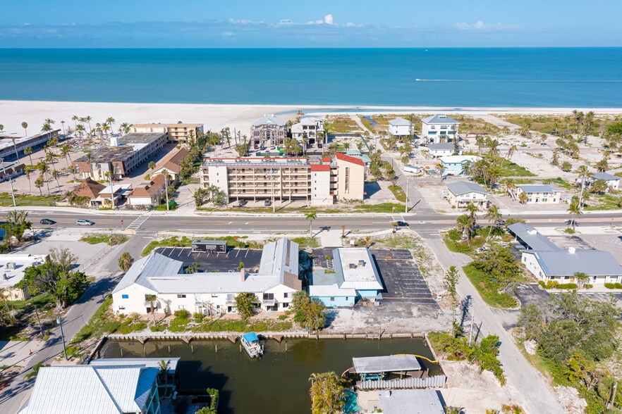 More Photos Of 6101 Estero Blvd, Fort Myers Restaurant For Sale