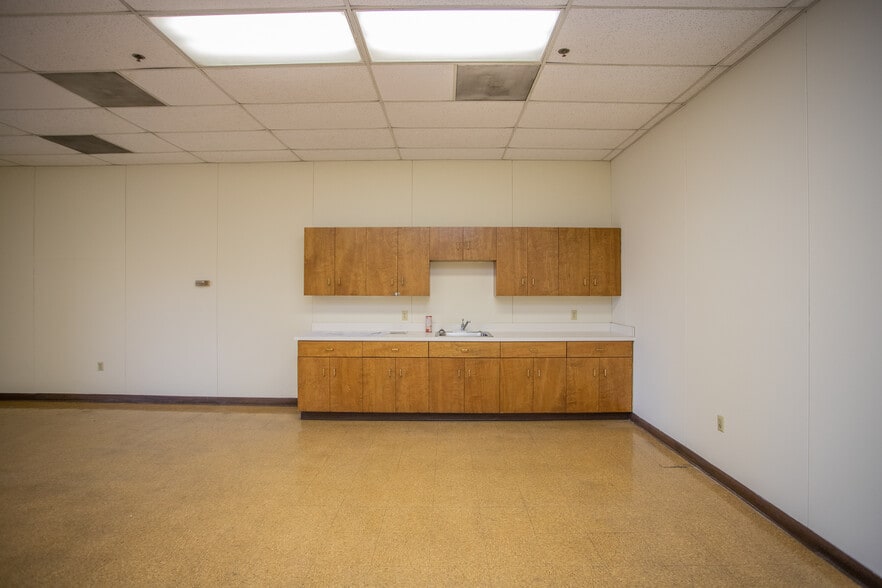 More Photos Of 80 American Wy, Natural Bridge Station Industrial For Lease