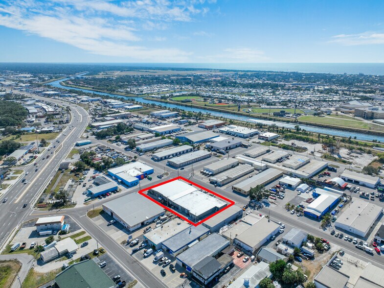 More Photos Of 249-261 Warfield Ave, Venice Service For Lease