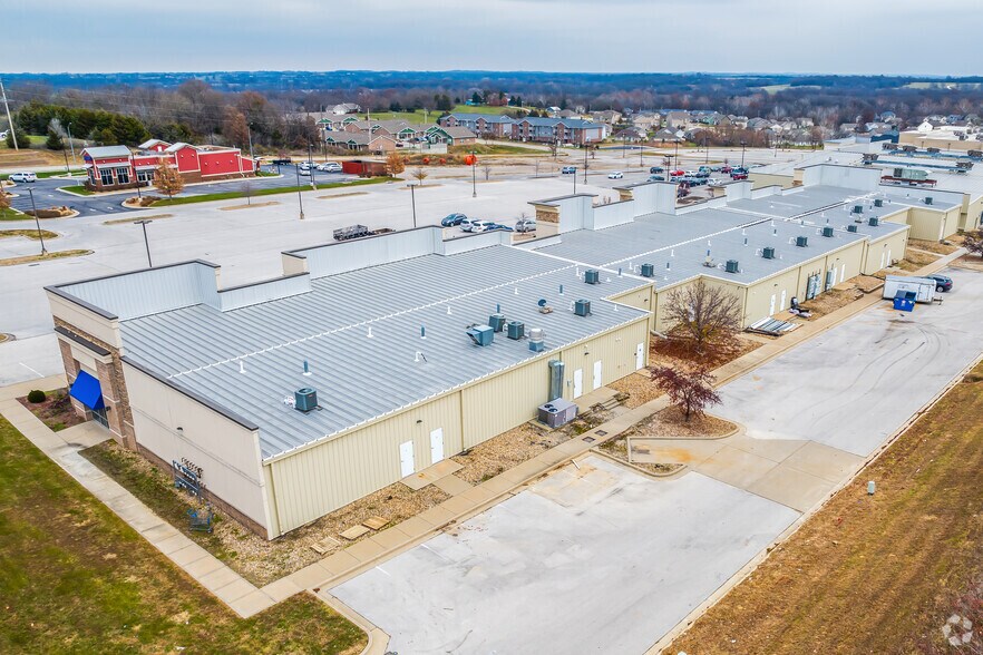 More Photos Of 1125 N Simpson Dr, Warrensburg General Retail For Sale