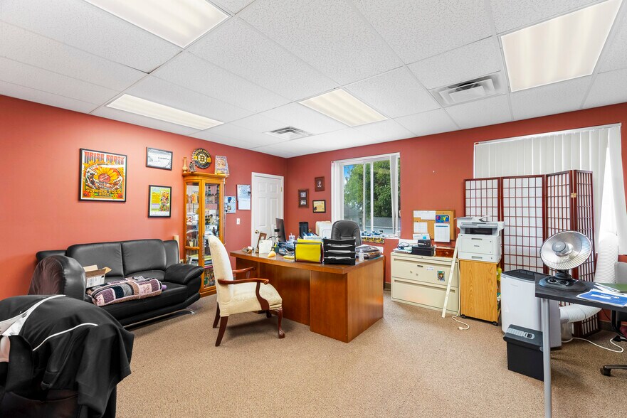 More Photos Of 984 Charles St, North Providence Office For Sale