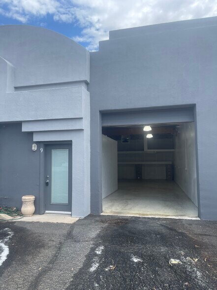 More Photos Of 17252 E Falcon Dr, Fountain Hills Warehouse For Lease