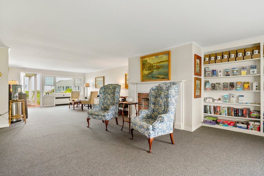 More Photos Of 196 Shore Rd, Chatham Hotel For Sale