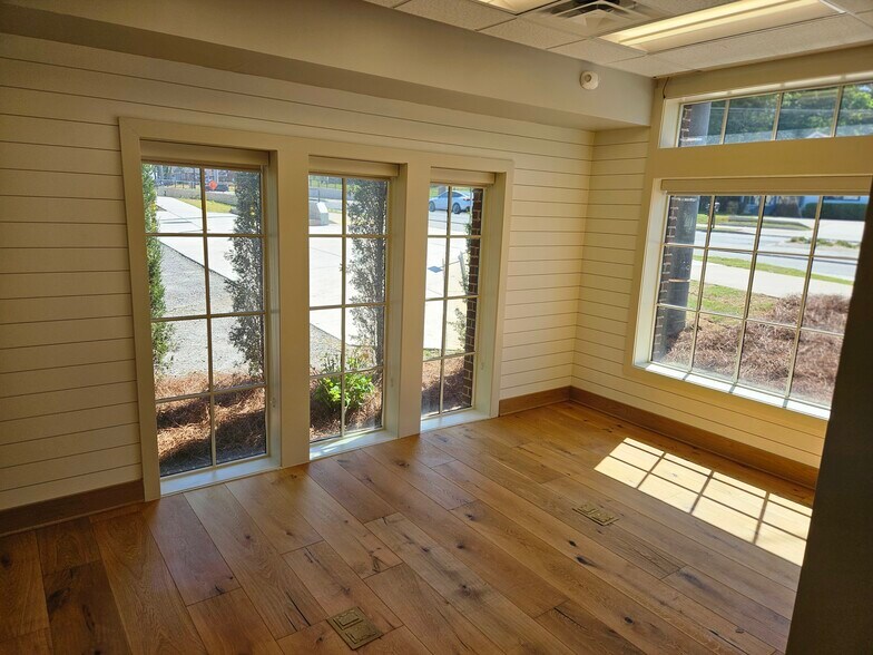 More Photos Of 363 S Main St, Alpharetta Storefront Retail Office For Lease