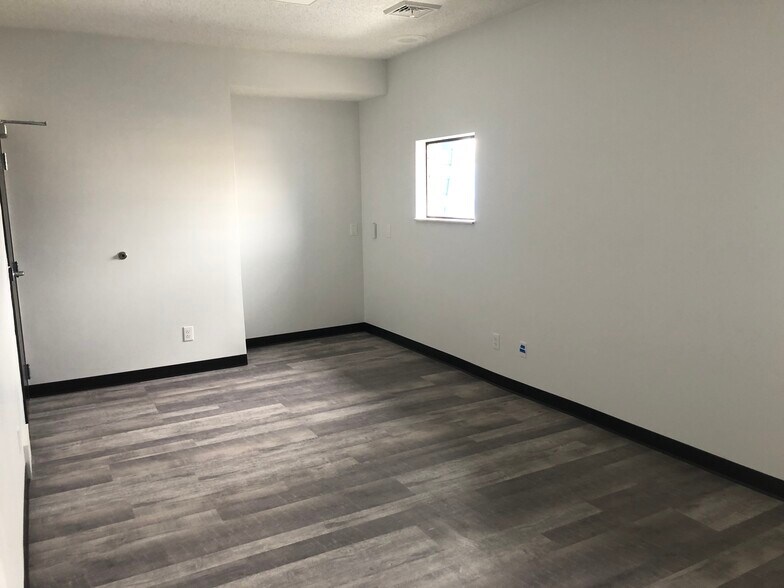 More Photos Of 905 N 21st St, Newark Medical For Lease